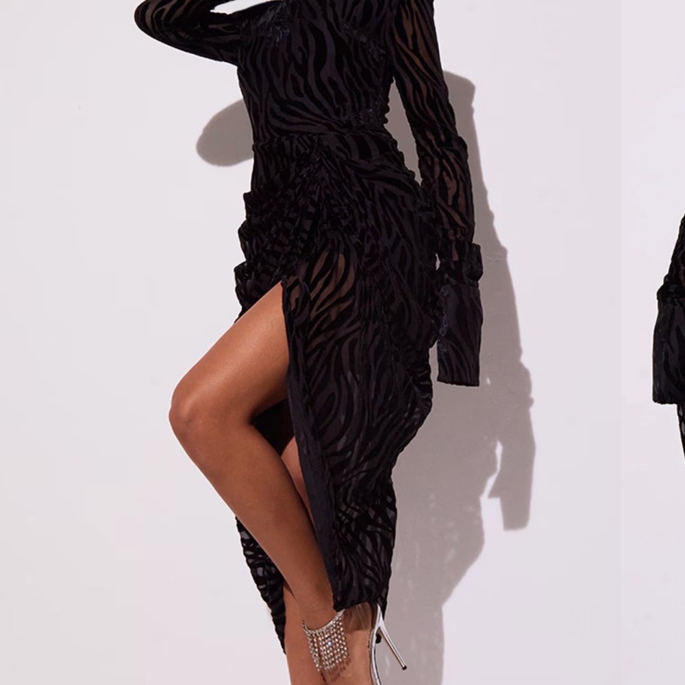 PrettyLittleThing Textured Velvet Long Sleeve Bodycon Dress Black
